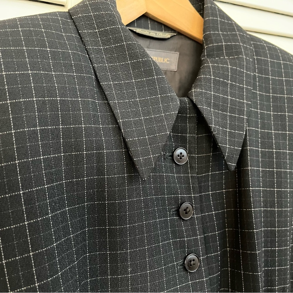 2 pcs: Stunning, sexy, vintage 90s made-in-Italy skirt suit. Jacket 2, skirt 4.